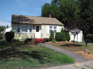44 Novelty Rd, Warwick, RI 02889