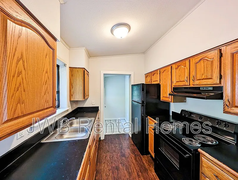 Building Photo - 2050 Monteau Dr