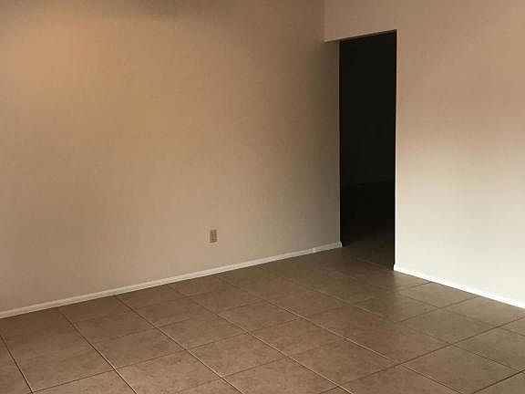 5th image of 224 E Hermosa Dr