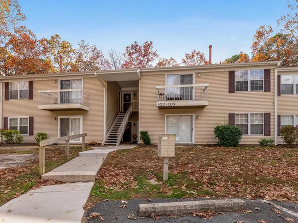 106 Club Pl #106, Galloway, NJ 08205