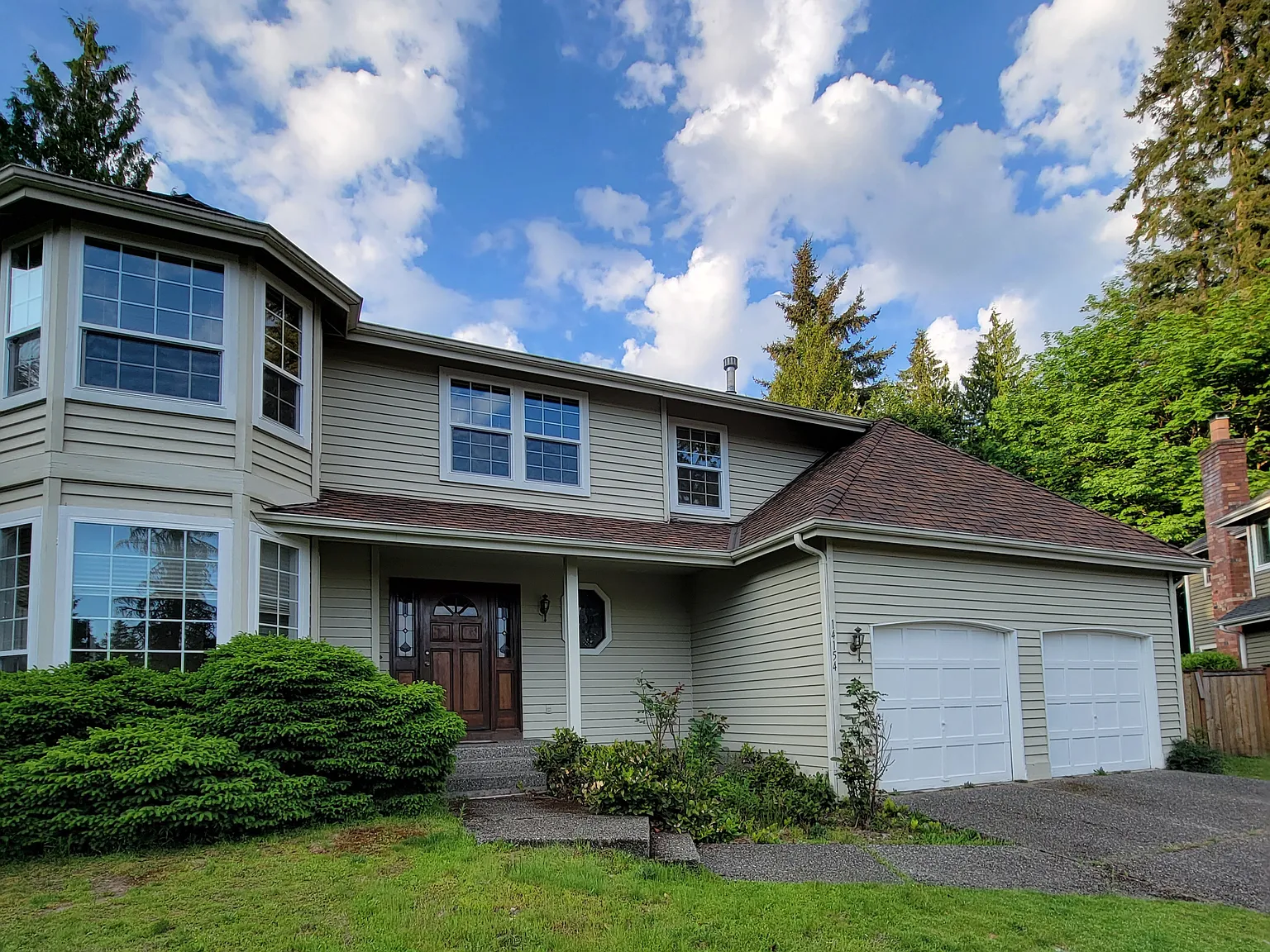 4 bed, 2.5 bath, 2400 sqft, $3,900 — Photo 2