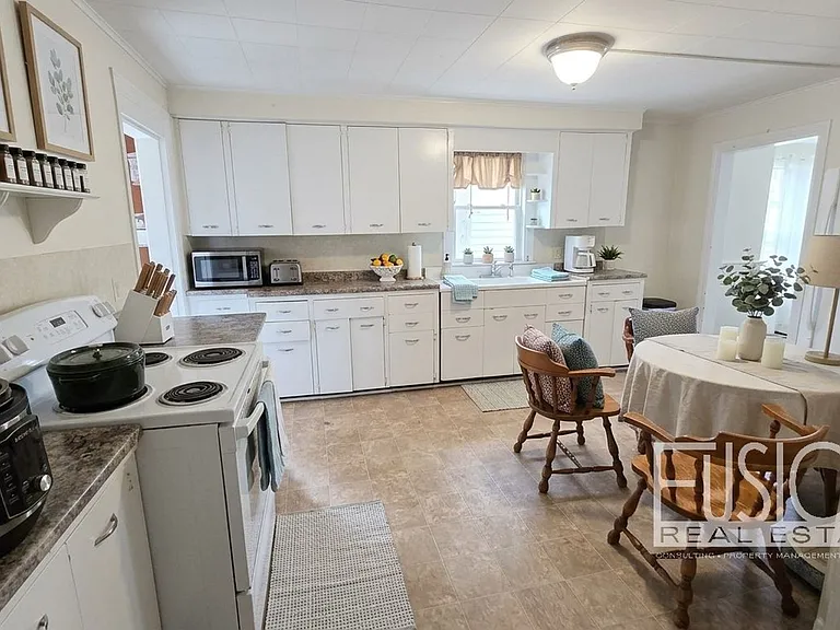 46 Lafountain St — Photo 26