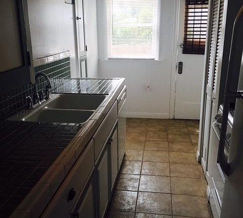 5th image of 1523 N Vista St