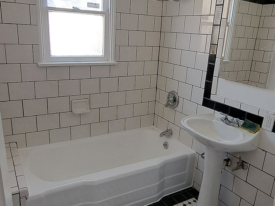 bathroom 7'x8' square feet. Bathtub recently reglazed.