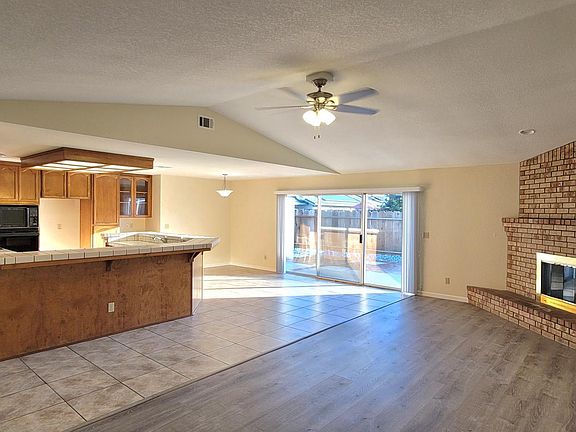 4th image of 578 Silverado Dr