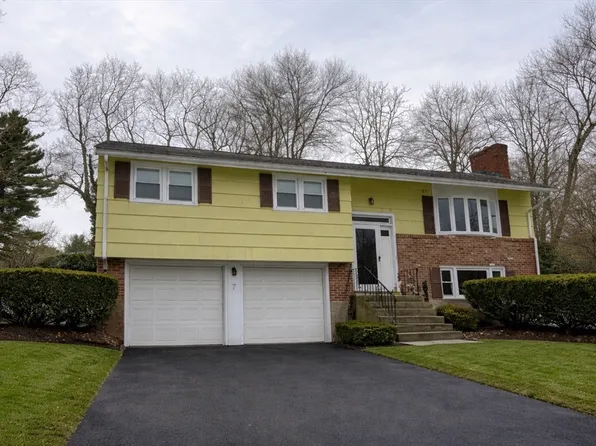 7 Lee St, Walpole, MA 02081