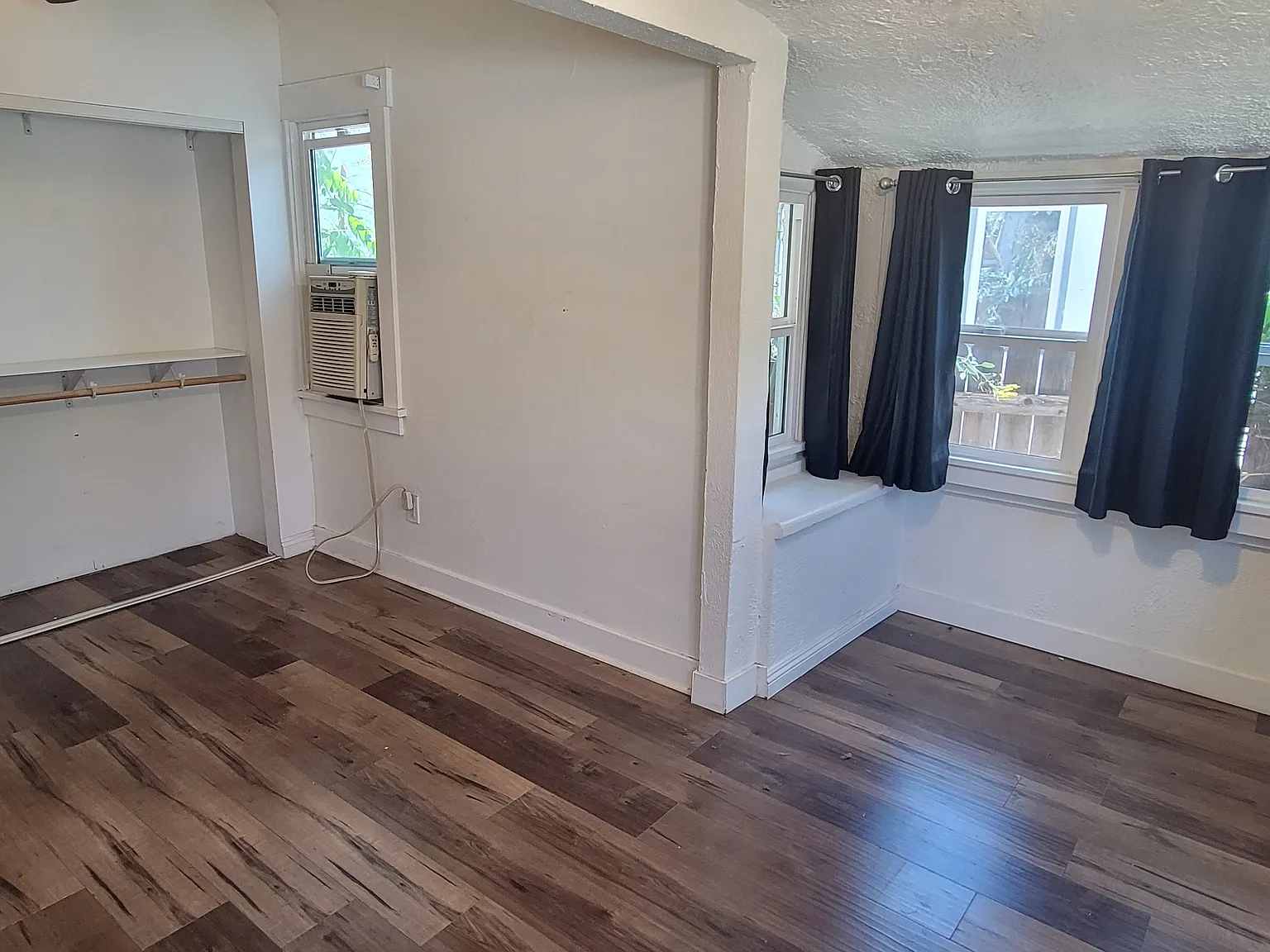 2 bed, 1000 sqft, $3,300 — Photo 4