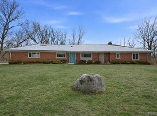 29750 Bristol Ln, Bingham Farms, MI 48025