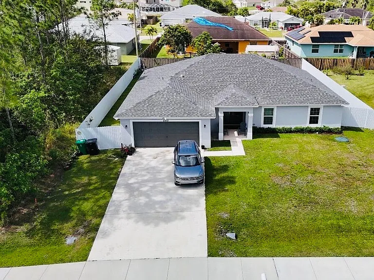 2372 SW Import Dr — Photo 10