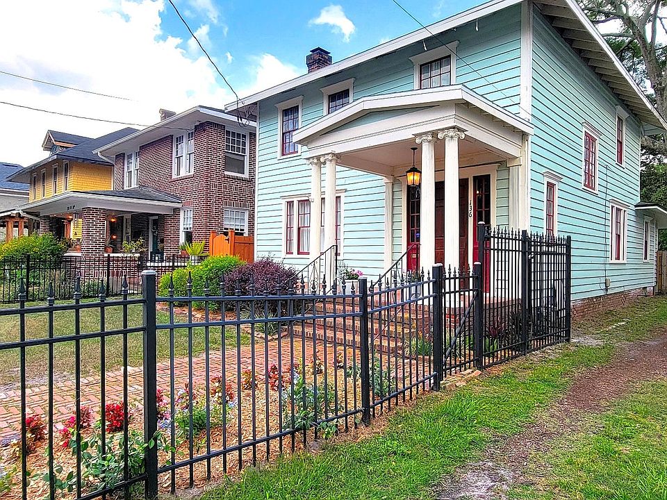 1st image of 136 W 10th St