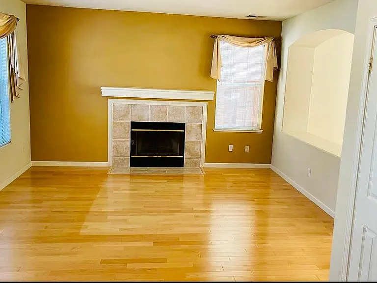 724 Villa Centre Way — Photo 5