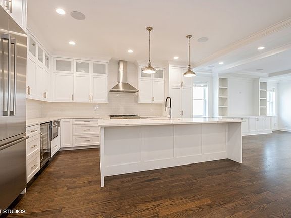 4th image of 4727 N Winchester Ave #1N