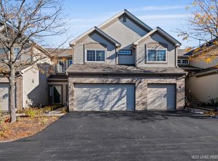 1043 Parkhill Cir, Aurora, IL 60502