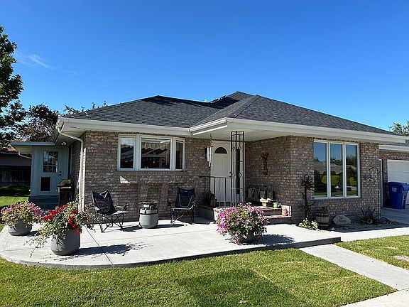 2nd image of 2380 Twin Oaks Park