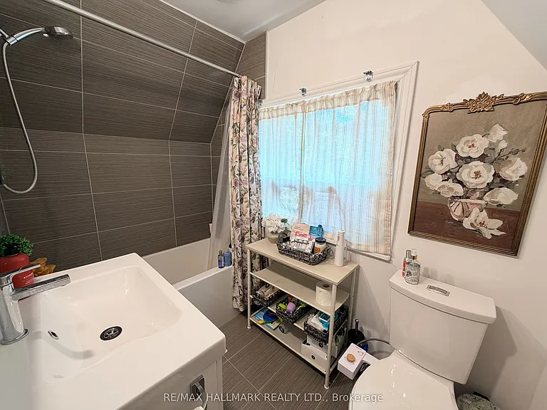 35 Benlamond Ave — Photo 9