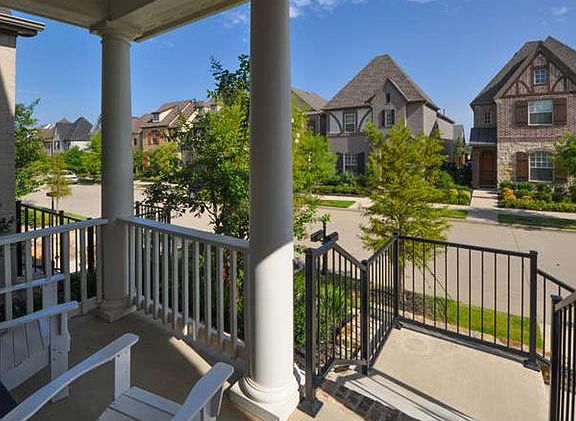3rd image of 2248 Longwood Dr