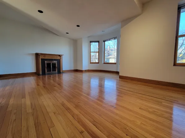 919 Pleasant St APT 2F, Oak Park, IL 60302