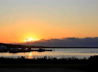 21 Canoe Place Rd #8, Hampton Bays, NY 11946