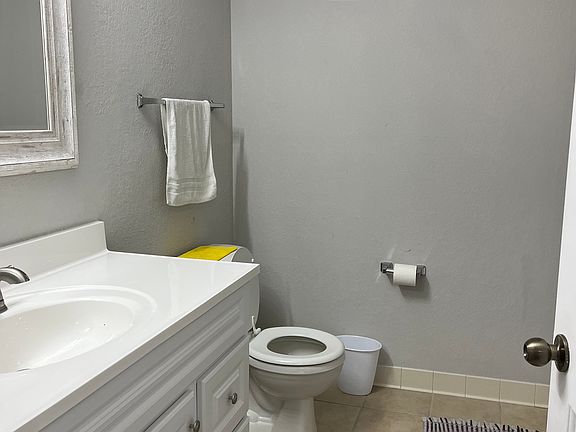 4th image of 940 Village Trl Unit 8-307