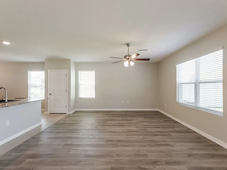 10988 Carlton Fields Dr — Photo 4