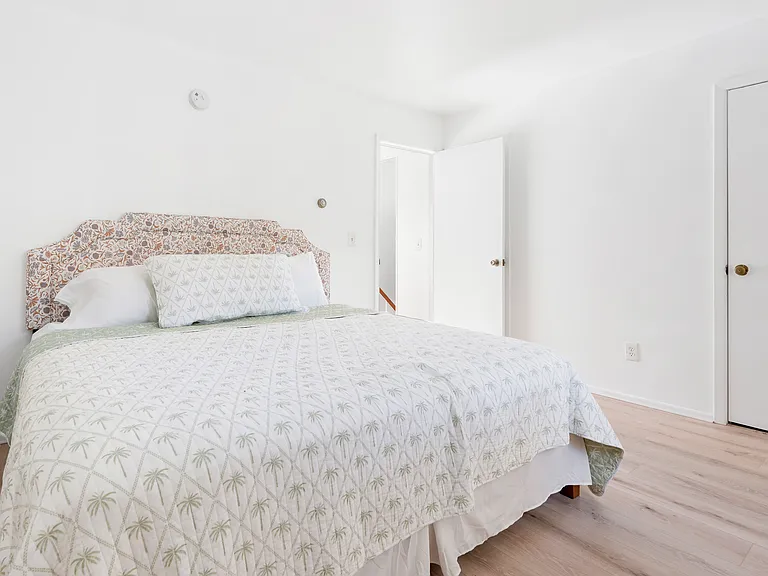16 Peconic Rd — Photo 8