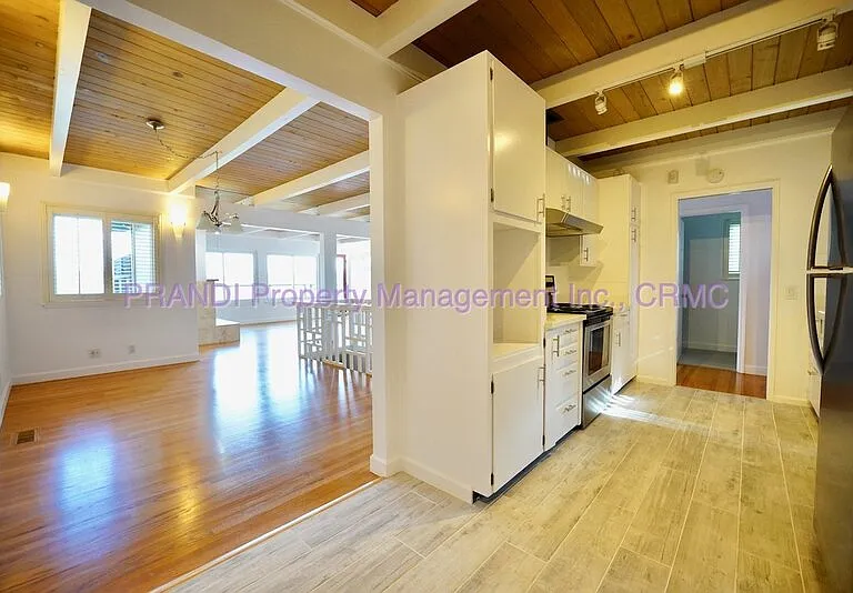 225 California Ave — Photo 5