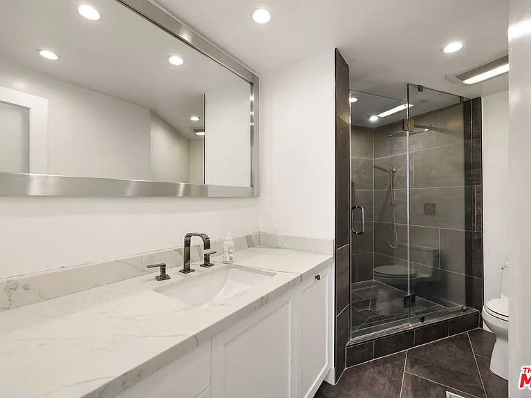 723 Westmount Dr #206 — Photo 12