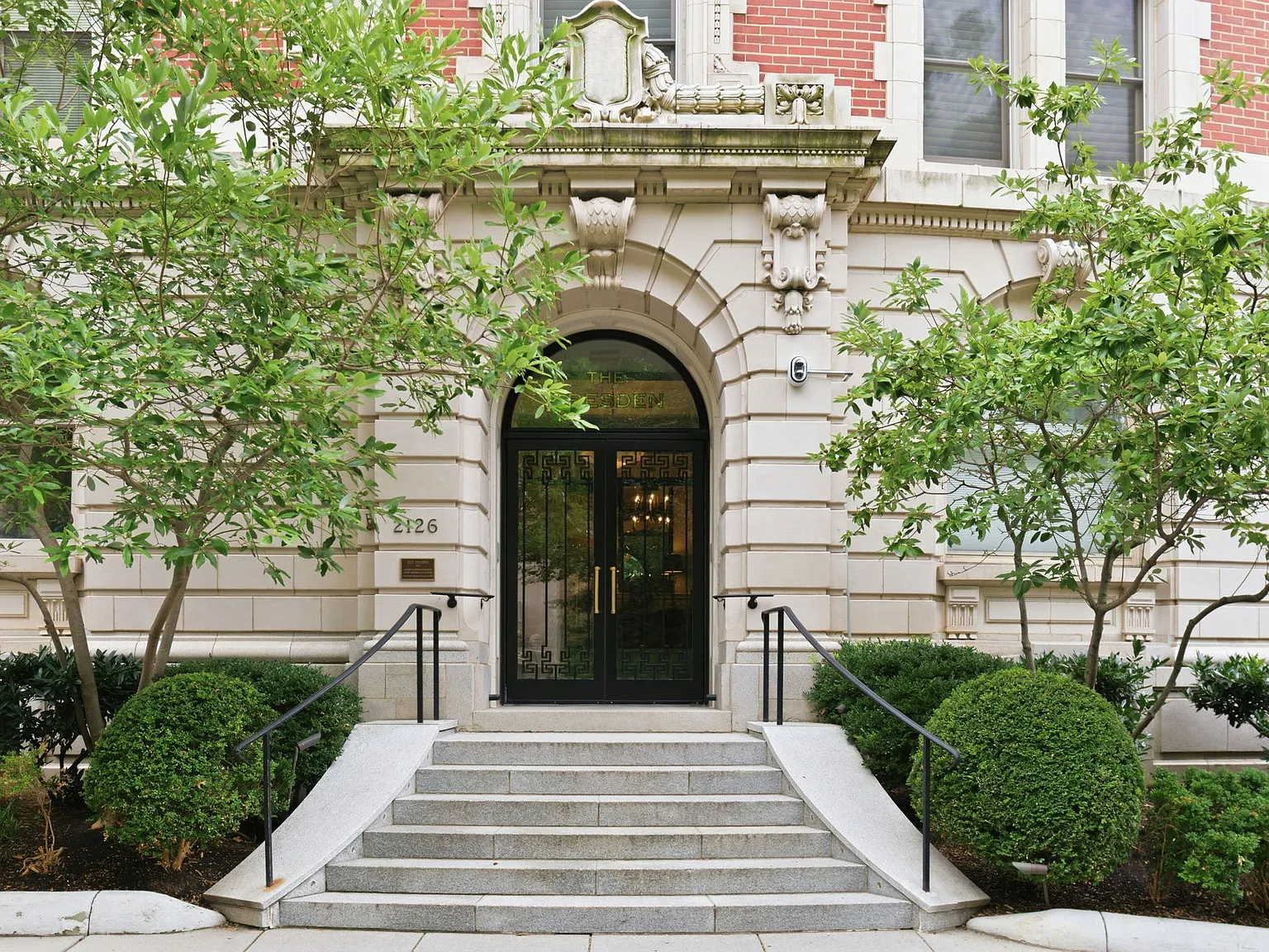 Elegant Furnished Apartment in Historic DC Building — Photo 1