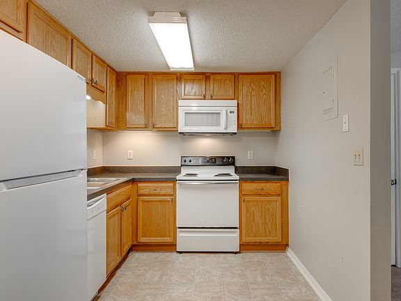 5th image of 112 Sweetland Dr #3