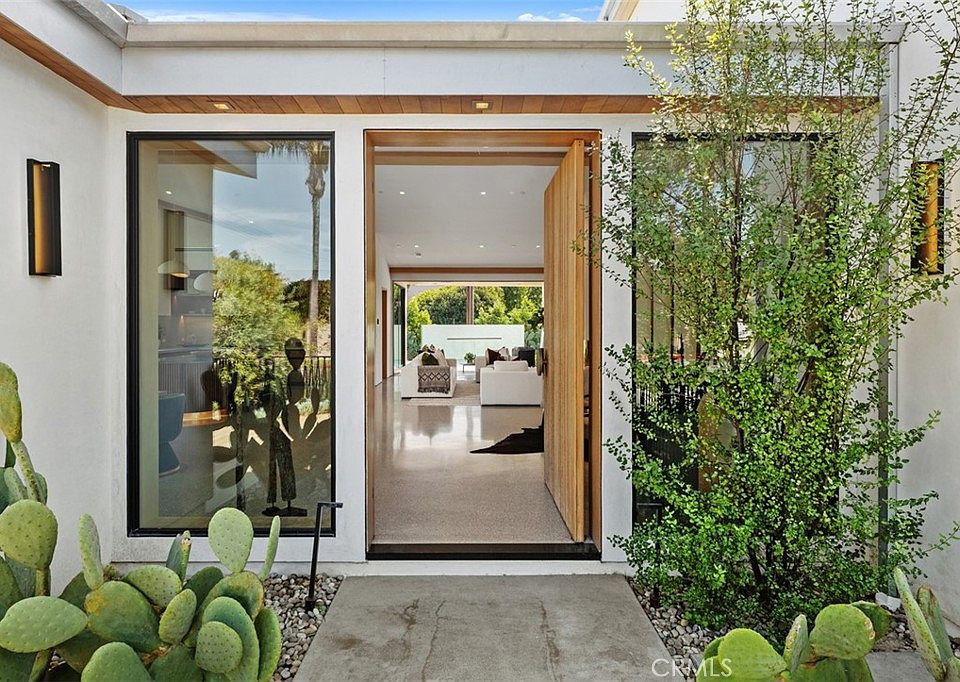 2398 Redlands Dr, Newport Beach, CA 92660 | MLS #OC26070303 | Zillow