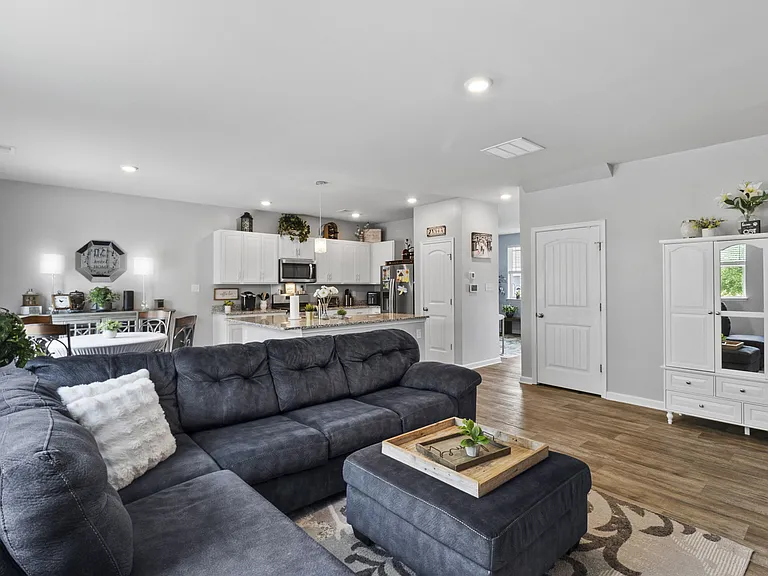 20576 Smithfield Cir — Photo 6