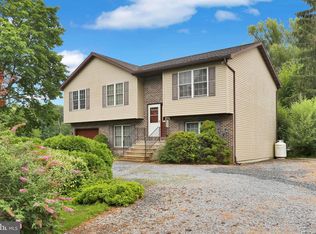 246 Sandhill Rd, Fleetwood, PA 19522