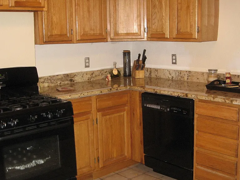 3425 Bryant St — Photo 4