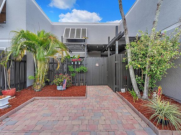 2nd image of 1521 NW 113th Terrace
