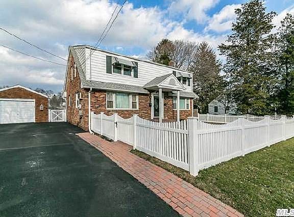 5th image of 31 Maple Ave