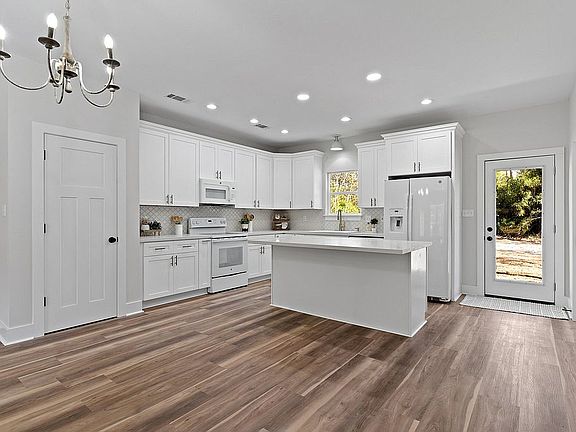 3rd image of 64288 Orange St