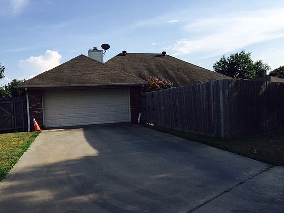 4th image of 10401 Rosewood Dr