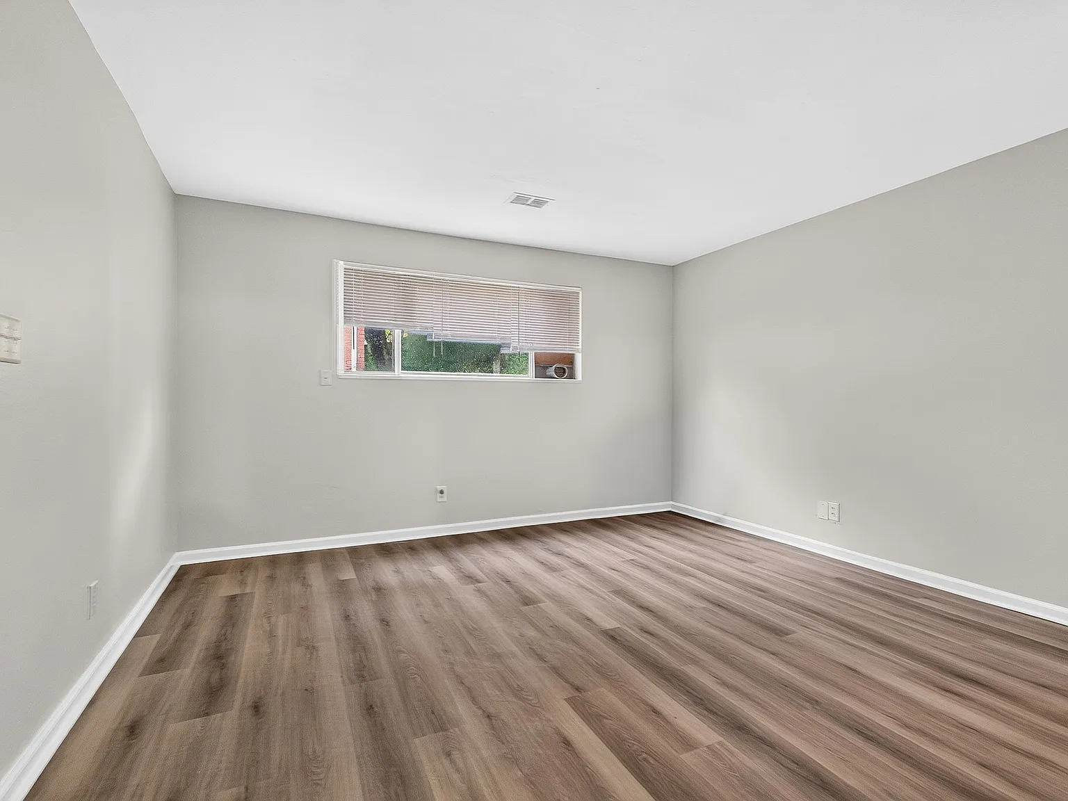 2 bed, 891 sqft, $1,100 — Photo 3