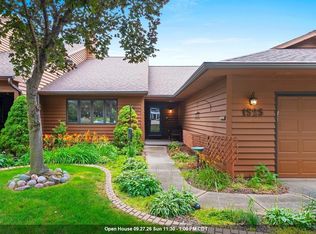 1525 N Bay Highlands Dr, Green Bay, WI 54311