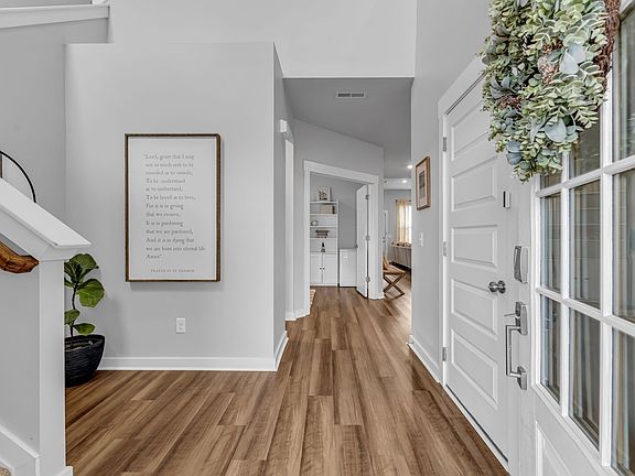 3rd image of 417 Irwin Way