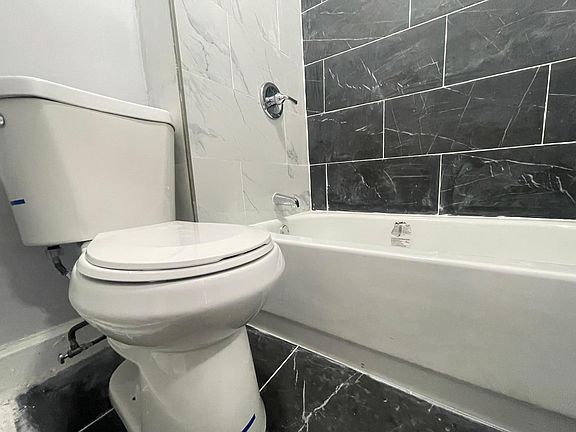 3rd image of 104 Romaine Ave #6D