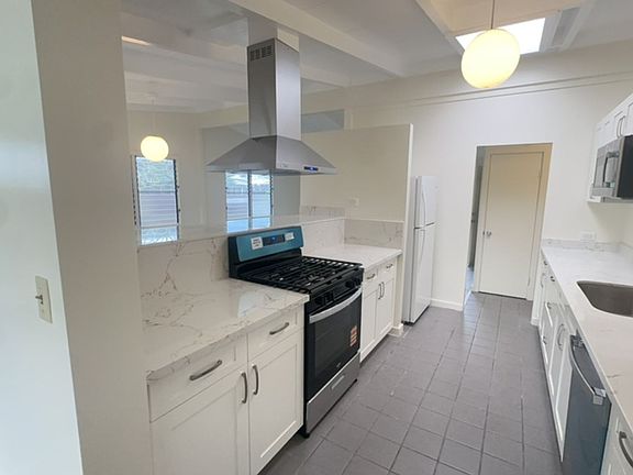 2nd image of 967 Holoholo St