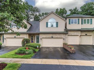 45 Charlemagne Cir, Roselle, IL 60172