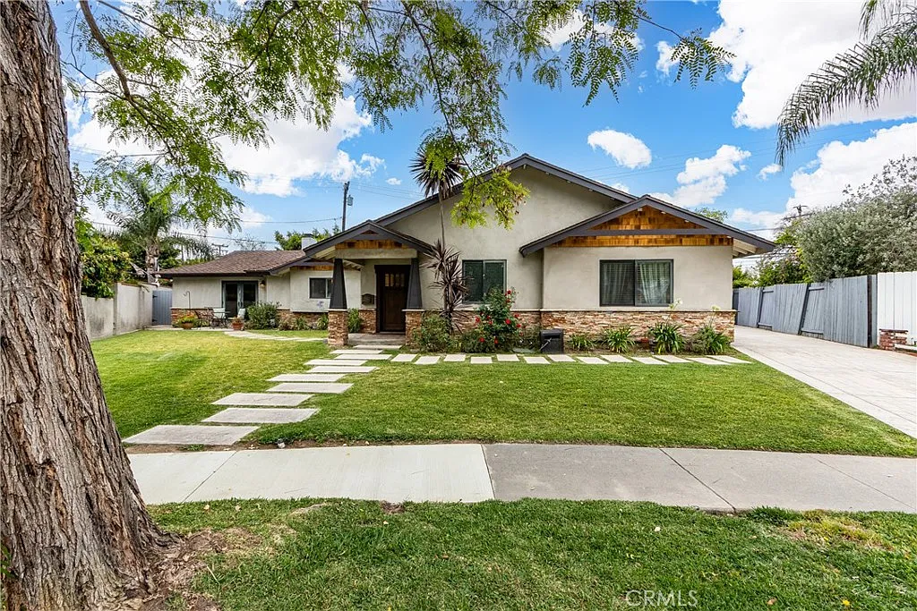 4 bed, 3235 sqft, $8,900 — Photo 4