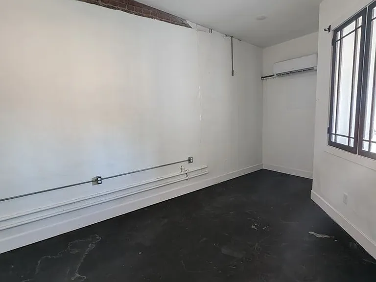 123 W Moniteau St — Photo 5