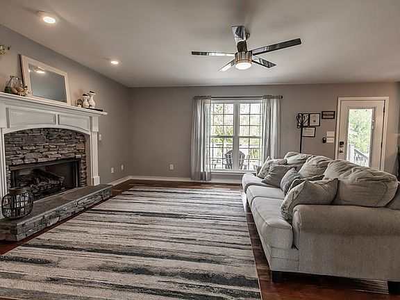 3rd image of 71 Ruby Ln