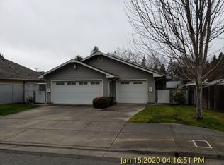 907 NW B St, Grants Pass, OR 97526