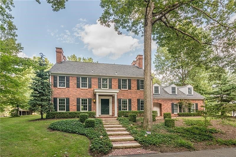 Beautuful 5 bedroom 4.5 bath Brick home in Sewickley Heights.