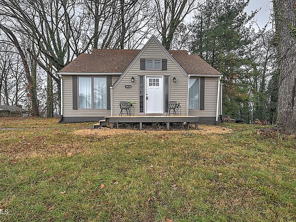 3rd image of 3928 Bond Dr