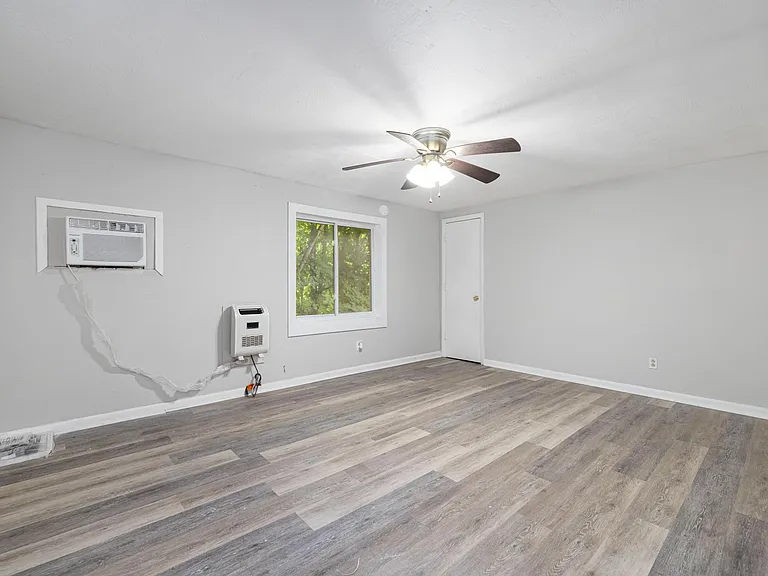 131 Captain Ave #4 — Photo 5